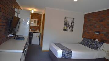 Down duvets, free minibar, individually furnished, desk