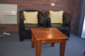 Standard Room | Living area | 50-inch flat-screen TV with digital channels, TV, Netflix