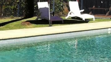 Kolam renang outdoor