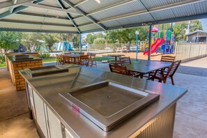 BBQ/picnic area - Big4 Shepparton Park Lane (Kialla)