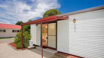 Budget Cabin (Sleeps 2)