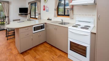 Family Cabin (Sleeps 6)