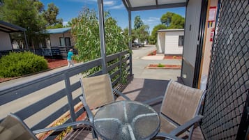 Two Bedroom Deluxe Cabin | Terrace/patio