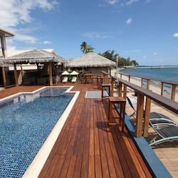 Outdoor pool, open 9:00 AM to 7:00 PM, pool loungers