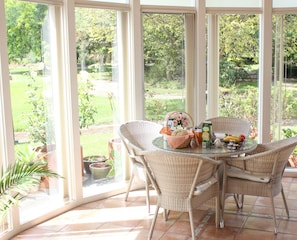 Interior entrance - Lakeside Cottage (Kilsyth South)