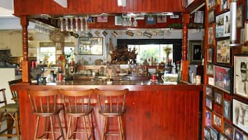 Bar (trong khuôn viên)