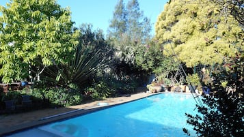 Hồ bơi ngoài trời