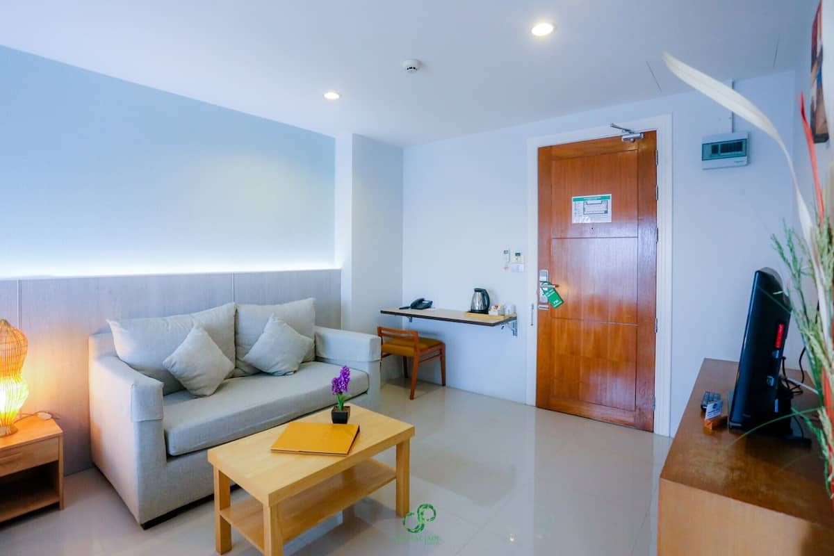 superior room | living area | 36-inch flat-screen tv with satellite channels, tv