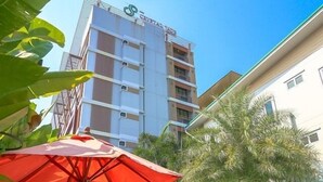 حمّام سباحة خارجي، مقاعد للتشمس