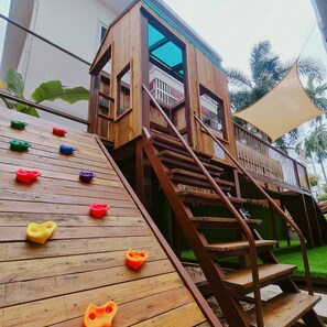 Área de juegos infantiles al aire libre