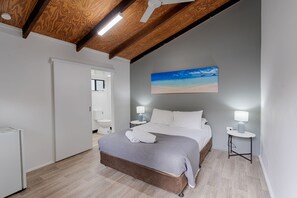 1 bedroom, in-room safe, free cots/infant beds, bed sheets - PKs Jungle Village - Hostel (Cape Tribulation)