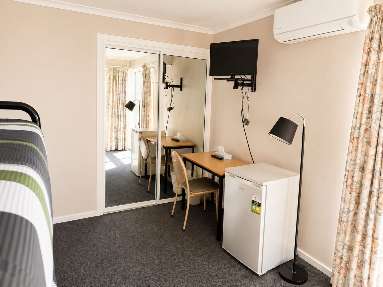Budget Room with Shared Bathroom | Living area | 28-inch TV with digital channels