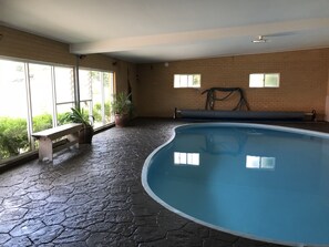Indendørs pool