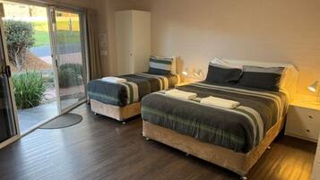 Premium Twin Room | Premium bedding, pillowtop beds, desk, free WiFi