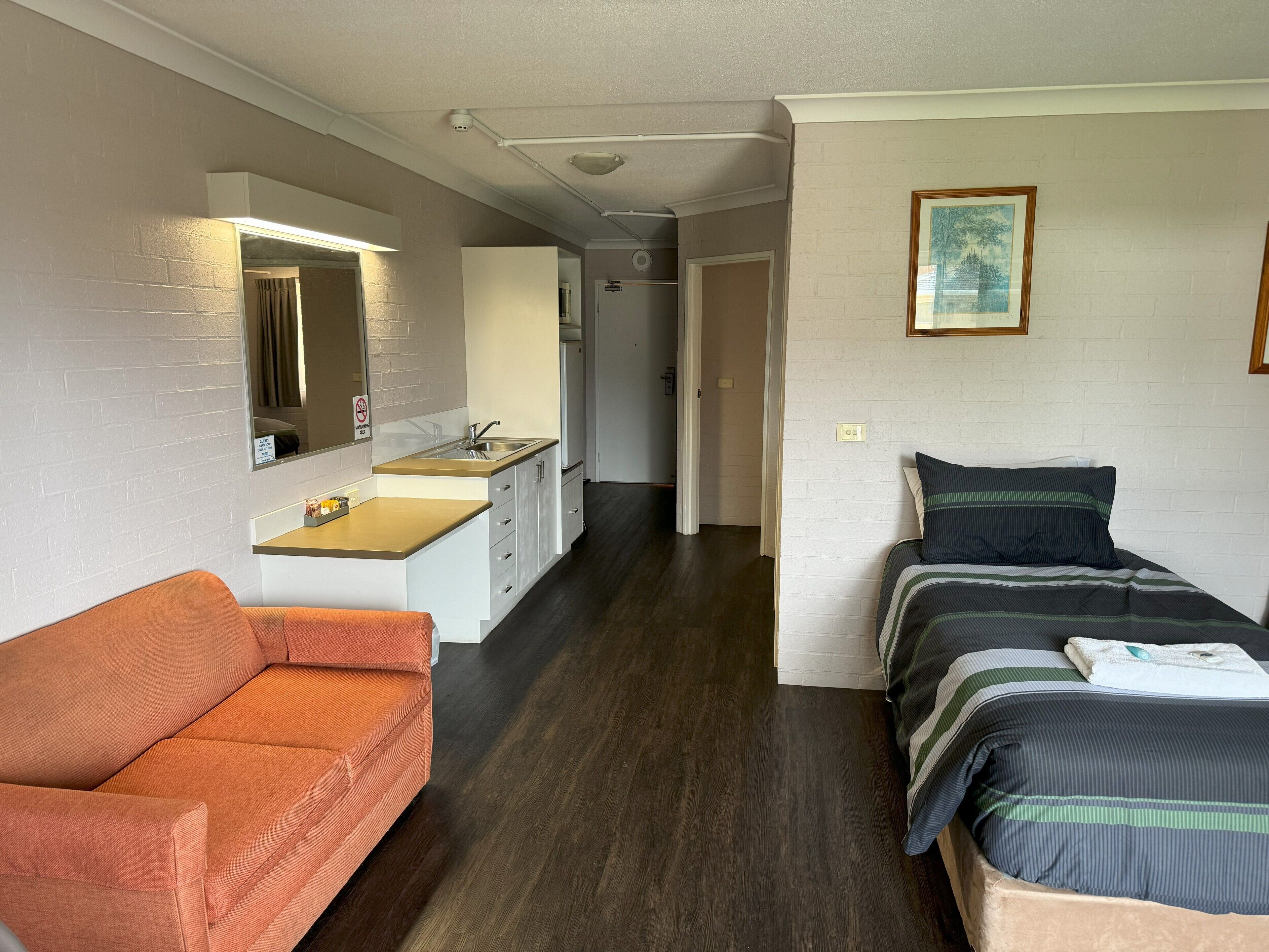 Premium bedding, pillowtop beds, desk, WiFi (free)