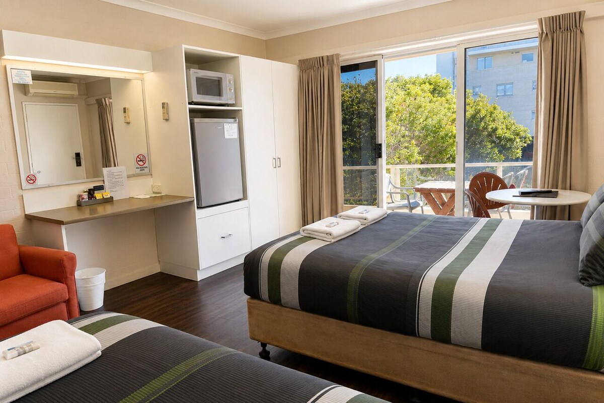 Standard Twin Room | Premium bedding, pillowtop beds, desk, WiFi (free)