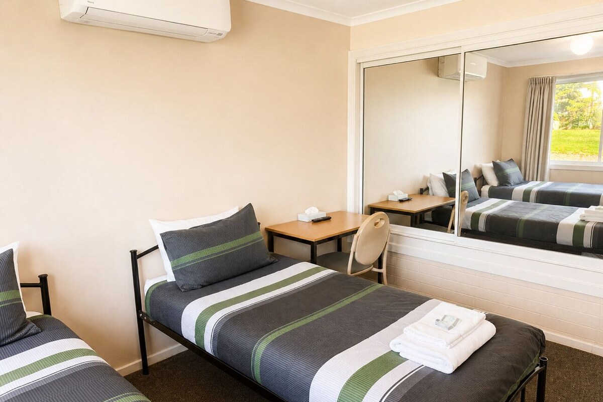Budget Room with Shared Bathroom | Premium bedding, pillowtop beds, desk, WiFi (free)