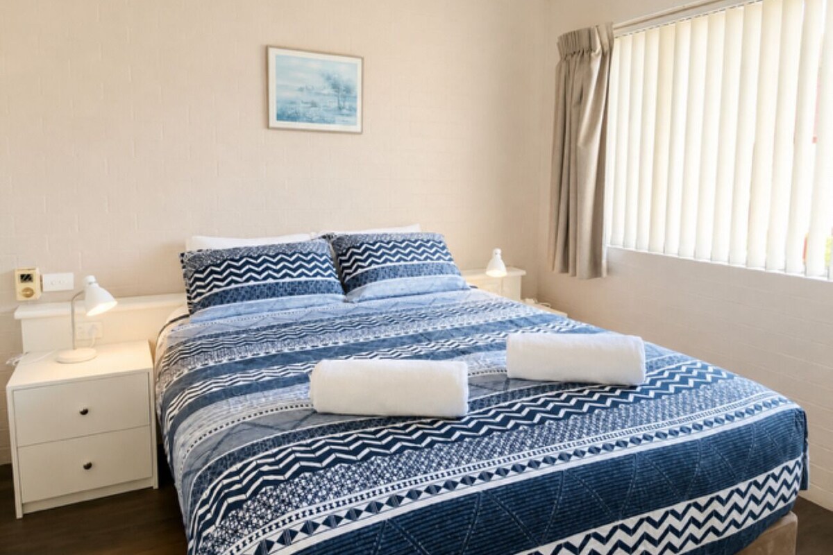 Family One Bedroom Suite with View | Premium bedding, pillowtop beds, desk, WiFi (free)