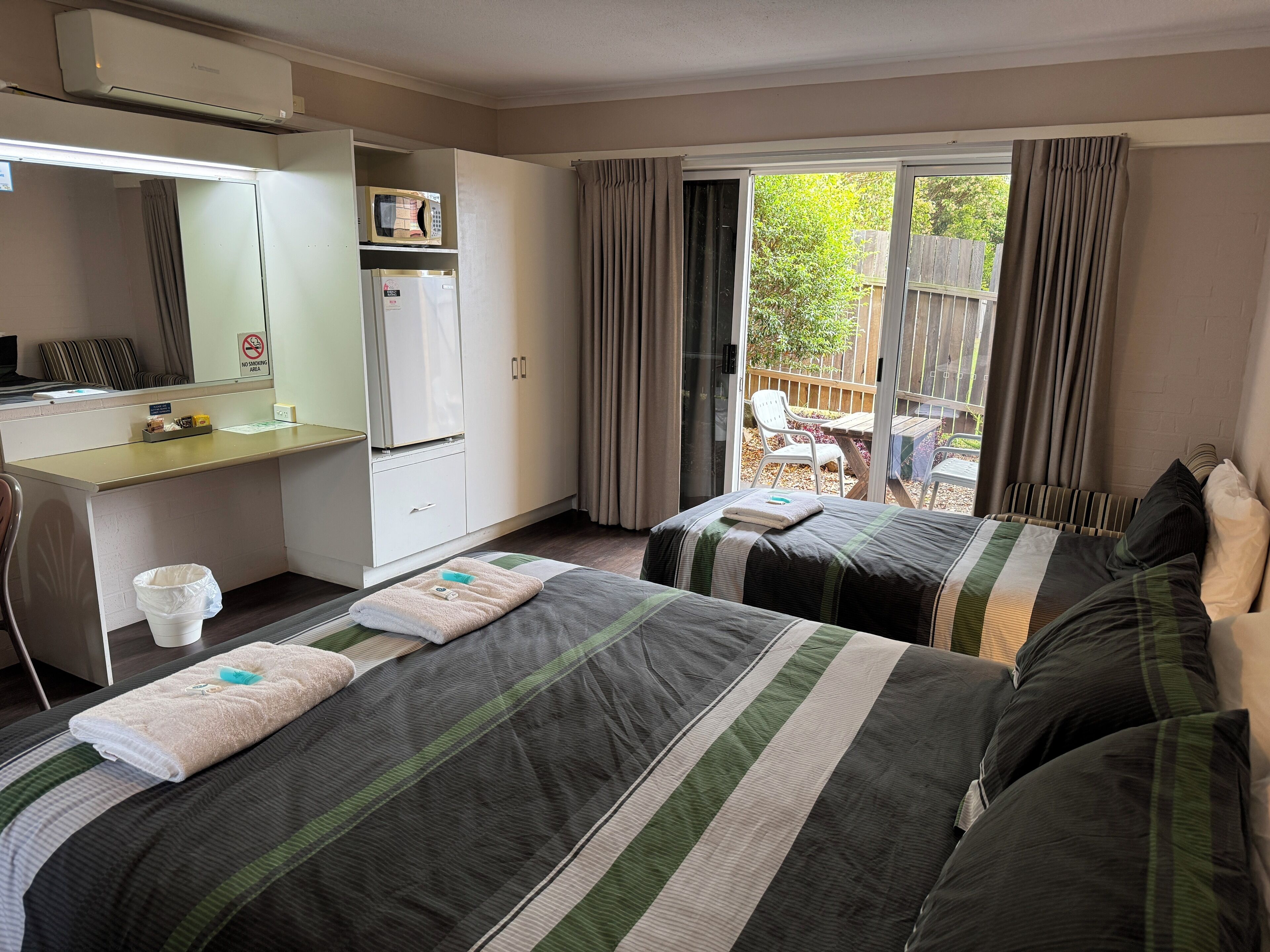 Premium Twin Room | Private kitchenette | Fridge, microwave, coffee/tea maker, electric kettle