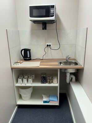 Dormitorio compartido básico | Café y/o cafetera