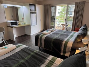 Upstairs Motel/Twin | Private kitchenette | Fridge