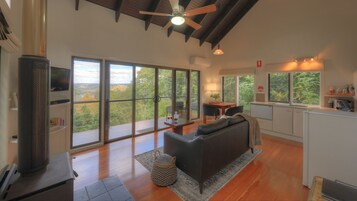 Gatsby Cottage | Living area | Plasma TV, fireplace, DVD player, iPod dock