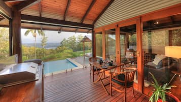 Cottage (Lalique with Heated Plunge Pool) | Hiên