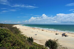 Una playa cerca