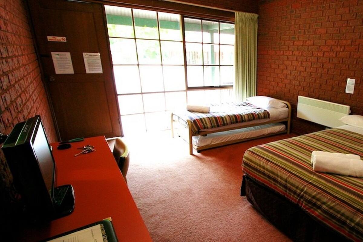 Standard Queen Room | Bed sheets