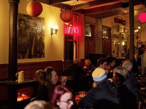 Bar (on property) - Harrietville Snowline Hotel (Harrietville)