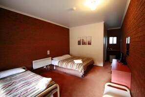Room - Harrietville Snowline Hotel (Harrietville)