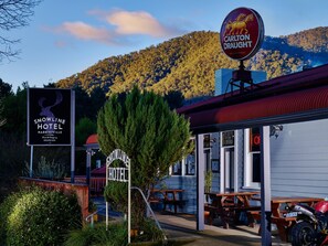 Front of property - Harrietville Snowline Hotel (Harrietville)