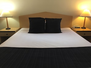 Deluxe Spa Room | Minibar, desk, iron/ironing board, free WiFi - St. Marys Park View Motel (St Marys)