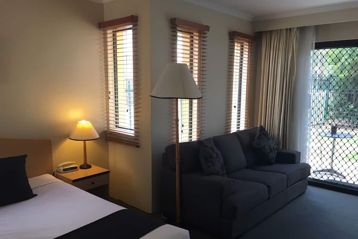 Minibar, desk, iron/ironing board, free WiFi