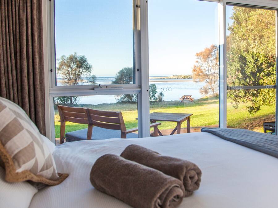 Egyptian cotton sheets, premium bedding, down comforters, pillowtop beds