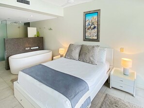 1 bedroom, premium bedding, down comforters, iron/ironing board - Serenity on Magnetic (Picnic Bay)
