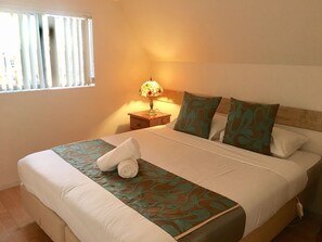 1 bedroom, desk, iron/ironing board, cots/infant beds - Beachlife Apartments (Christchurch)
