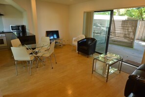 32-inch LCD TV with cable channels, TV, DVD player - Beachlife Apartments (Christchurch)