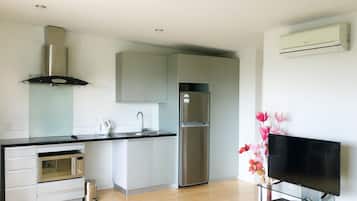 Apartment, 2 Bedrooms, Balcony, Sea View | Living area