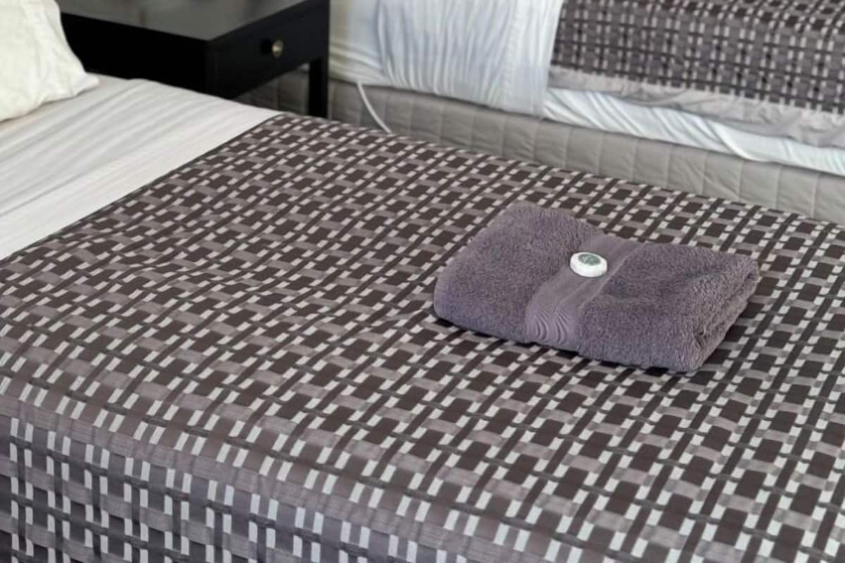 Kamar (Queen 2 Singles Room) | Tirai kedap cahaya, setrika/meja setrika, dan tempat tidur bayi gratis