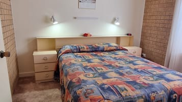 Iron/ironing board, free WiFi, bed sheets