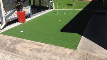 Mini-golf