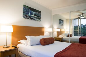 Iron/ironing board, bed sheets