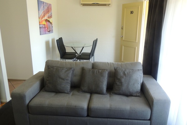 Suite Standar, 2 kamar tidur, Bebas Asap Rokok, balkon (Suite) | Makan di kamar