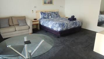 Deluxe Room, Non Smoking, Balcony (Deluxe Double) | 10 bedrooms, premium bedding, iron/ironing board, free WiFi