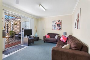Living room - Clifford Park Holiday Motor Inn (Newtown)