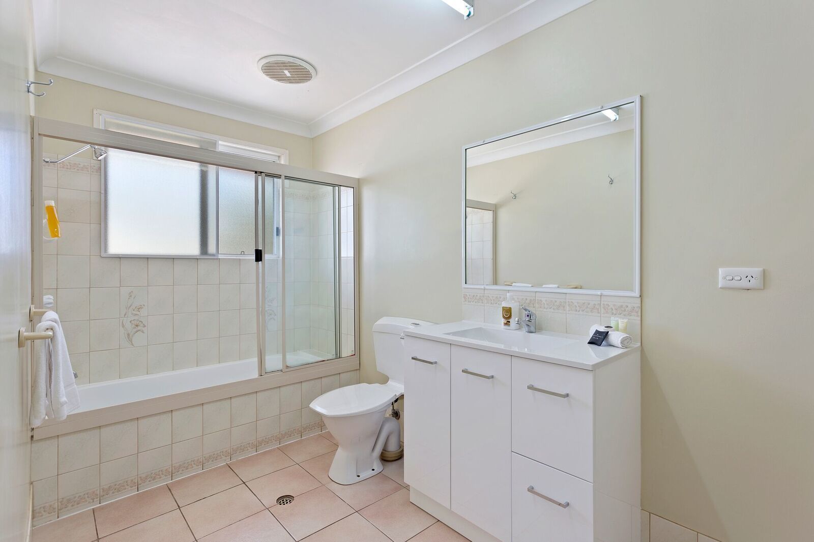 ห้องสแตนดาร์ดสวีท, 1 ห้องนอน, ปลอดบุหรี่, ห้องครัว (Large FSC/Laundry) | ห้องน้ำ | ผ้าเช็ดตัว