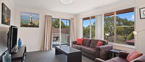 Standard Suite, 2 Bedrooms, Non Smoking, Kitchen (Spacious Apartment for 8) | Living area