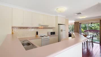 Standard Suite, 2 Bedrooms, Non Smoking, Kitchen (Spacious Apartment for 8) | Private kitchen