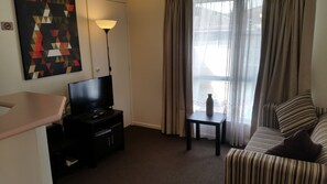 Standard Suite, 1 Bedroom, Non Smoking (Standard suite) | Living area